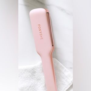 NWT!! FoxyBae Blush Wide Plate Flat Iron